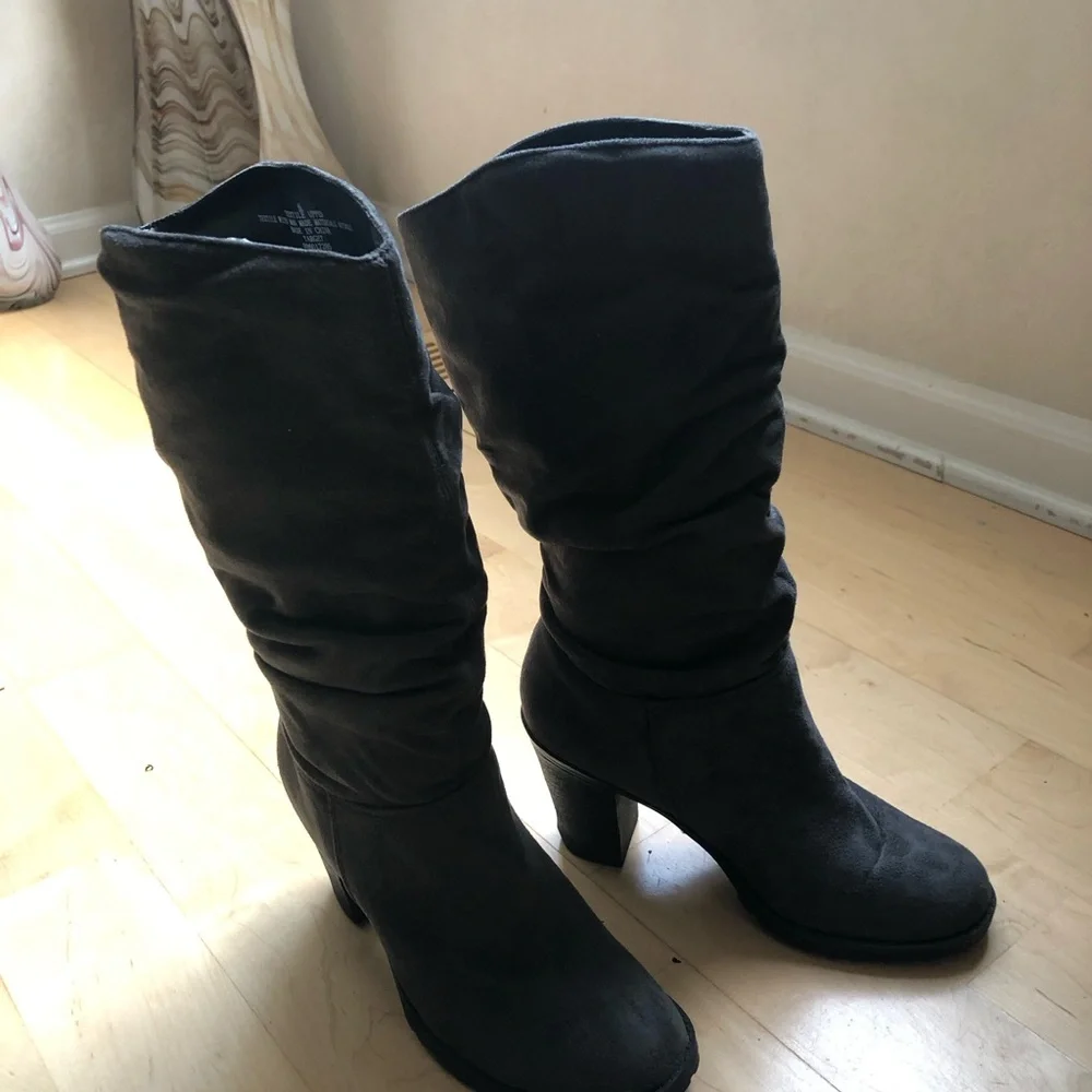 Merona Gray Suede Knee High Riding Boots accent Buckle Women’s US 6